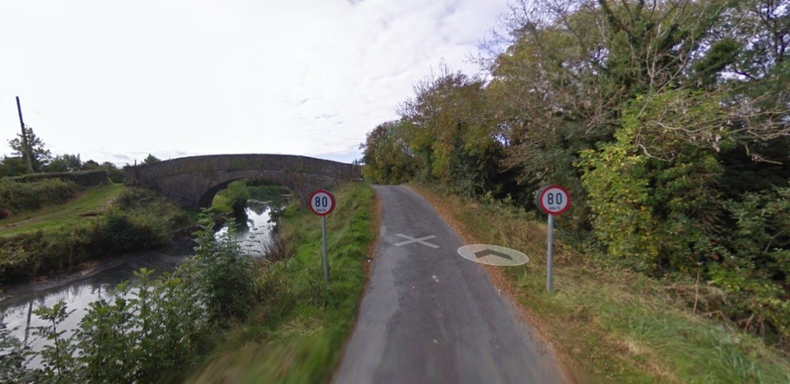 80 km/h speed limit signs on blind approach to humpback bridge in Ballyteige North townland, adjacent to Ballyteague GAA. © Google